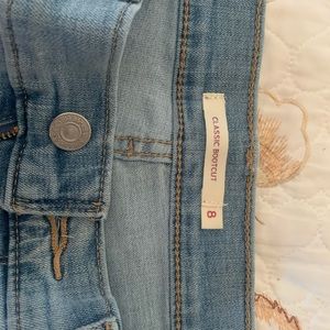 Women’s Levi’s jeans. Used like new. Smoke free home